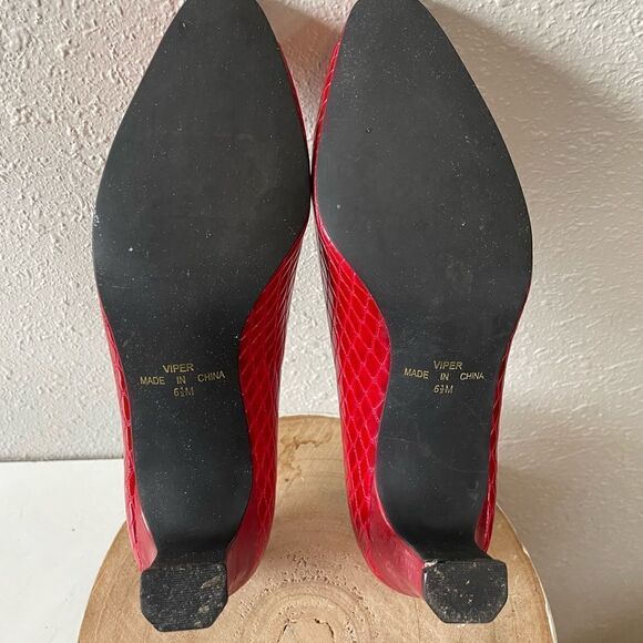 Carriage Court Red Faux Snake Skin Heels Size 6.5 - Picture 8 of 8